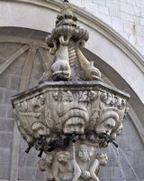 La ville close de Dubrovnik en Croatie. Quartier de la Loge. Petite fontaine d'onofrio. Cliquer pour agrandir l'image.