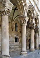 La ville close de Dubrovnik en Croatie. Quartier de la Loge. Palais du Recteur. Cliquer pour agrandir l'image.