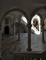 Atrium van het Paleis van de Rector. Klikken om het beeld te vergroten.