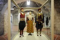 Costumes, museum rupe. Click to enlarge the image.