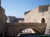 Les fortifications de Dubrovnik en Croatie. Fortifications de l'est. Porte de ploce. Cliquer pour agrandir l'image.