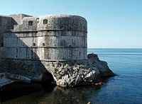 Les fortifications de Dubrovnik en Croatie. Fortifications maritimes. Fort bokar. Cliquer pour agrandir l'image.