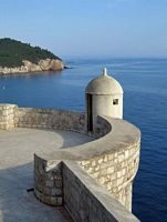 Les fortifications de Dubrovnik en Croatie. Fortifications maritimes. Bastion Saint-Pierre. Cliquer pour agrandir l'image.