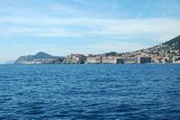 Fortificações marítimos vistos desde a embarcação de Cavtat. Clicar para ampliar a imagem.