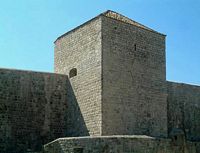 Les fortifications de Dubrovnik en Croatie. Fortifications du nord. Tour Sainte-Barbe. Cliquer pour agrandir l'image.
