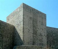 Les fortifications de Dubrovnik en Croatie. Fortifications du nord. Tour Drezvenik. Cliquer pour agrandir l'image.