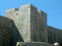 Les fortifications de Dubrovnik en Croatie. Fortifications du nord. Tour Sainte-Catherine. Cliquer pour agrandir l'image.