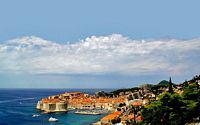 Les fortifications de Dubrovnik en Croatie. Le port. Port. Cliquer pour agrandir l'image.
