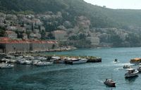 Les fortifications de Dubrovnik en Croatie. Le port. Digue Kaže. Cliquer pour agrandir l'image.