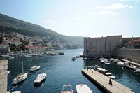 Les fortifications de Dubrovnik en Croatie. Le port. La forteresse Saint-Jean. Cliquer pour agrandir l'image.