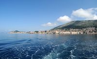 Dubrovnik visto da embarcação de Lokrum. Clicar para ampliar a imagem.