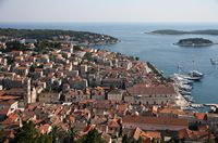 La ville de Hvar, île de Hvar en Croatie. La vieille ville de Hvar (auteur Schore). Cliquer pour agrandir l'image.