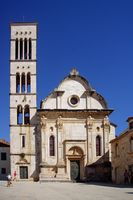 La ville de Hvar, île de Hvar en Croatie. La cathédrale Saint-Étienne de Hvar (auteur Japus). Cliquer pour agrandir l'image.