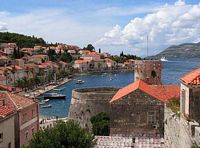 La ville de Korčula, île de Korčula en Croatie. Le port de Korčula. Cliquer pour agrandir l'image.