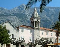 La ville de Makarska en Croatie. L'église Saint-Philippe-Neri. Cliquer pour agrandir l'image.