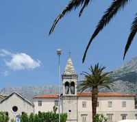 La ville de Makarska en Croatie. L'eglise Saint-Philippe-Neri. Cliquer pour agrandir l'image.