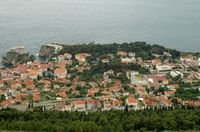 La ville moderne de Dubrovnik en Croatie. Faubourg de Pile vu depuis le mont Srd. Cliquer pour agrandir l'image.