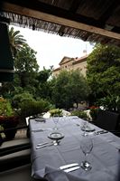 La ville moderne de Dubrovnik en Croatie. Restaurant Sesame. Cliquer pour agrandir l'image.