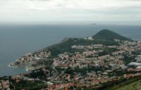 La ville moderne de Dubrovnik en Croatie. Quartier de Lapad vu depuis le mont Saint-Serge. Cliquer pour agrandir l'image.