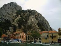 La ville d'Omiš en Croatie. Port. Cliquer pour agrandir l'image.