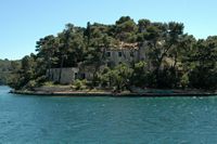 La ville de Polače, île de Mljet en Croatie. Villa sur le Grand Lac. Cliquer pour agrandir l'image.