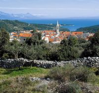 La ville de Selca, île de Brač en Croatie. Selca vue depuis les hauteurs de Brac. Cliquer pour agrandir l'image.
