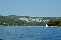 La ville de Selca, île de Brač en Croatie. Selca vue depuis la mer. Cliquer pour agrandir l'image.