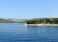 La ville de Selca, île de Brač en Croatie. Selca vue depuis la mer. Cliquer pour agrandir l'image.