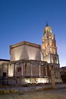 A catedral de Split, a noite (autor Serviço Turismo Split). Clicar para ampliar a imagem.
