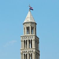 O campanile da catedral de Split. Clicar para ampliar a imagem.
