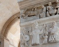 Saint Anastase aux côtés de saint Domnius. Cathédrale de Split (auteur Damien Roué). Cliquer pour agrandir l'image.