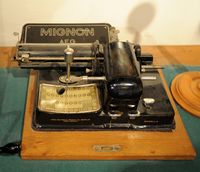 Machine à écrire AEG Mignon Modell 4. Cliquer pour agrandir l'image.