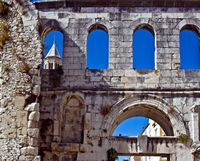 La ville de Split en Croatie. Le palais de Dioclétien. La Porte d'Argent du Palais de Dioclétien (auteur Hedwig Storch). Cliquer pour agrandir l'image.