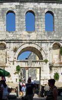 La ville de Split en Croatie. Le palais de Dioclétien. La Porte d'Argent du Palais de Dioclétien (auteur Samuli Lintula). Cliquer pour agrandir l'image.
