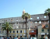 La parete del sud del palazzo di Diocleziano (autore J.P. Néri). Clicca per ingrandire l'immagine.