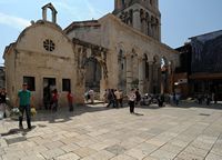De zuilengalerij van het Paleis van Diocletianus aan Split. Klikken om het beeld te vergroten.