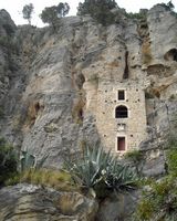 De kluis van de berg Marjan aan Split. Klikken om het beeld te vergroten.