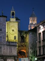 La vieille ville de Split en Croatie. La tour-horloge de Split (auteur Office Tourisme Split). Cliquer pour agrandir l'image.