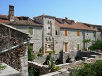 La ville de Stari Grad, île de Hvar en Croatie. Le Palais Tvrdalj (auteur Samuli Lintula). Cliquer pour agrandir l'image.