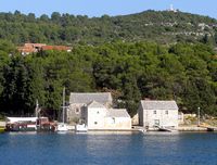 La ville de Stari Grad, île de Hvar en Croatie. La chapelle Saint-Jérôme (auteur Ante Perkovic). Cliquer pour agrandir l'image.