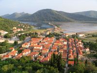 La ville de Ston, presqu'île de Pelješac en Croatie. Marais salants. Cliquer pour agrandir l'image.