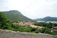 La ville de Ston, presqu'île de Pelješac en Croatie. Ston vue depuis la muraille. Cliquer pour agrandir l'image.