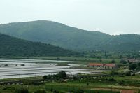 La ville de Ston, presqu'île de Pelješac en Croatie. Marais salants. Cliquer pour agrandir l'image.