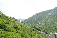 La ville de Ston, presqu'île de Pelješac en Croatie. Muraille de Ston. Cliquer pour agrandir l'image.