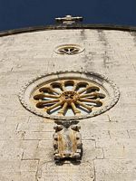 La ville de Nerežišća, île de Brač en Croatie. La façade de l'église Notre-Dame (auteur Mr Pentax). Cliquer pour agrandir l'image dans Flickr (nouvel onglet).