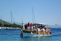 Barca-taxi per Zlatni Rat (autore Neovoleo). Clicca per ingrandire l'immagine in Flickr (nuova unghia).