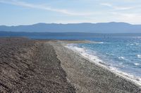 La playa de Zlatni Rata en invierno (auteur Josip Kirigin). Haga clic para ampliar la imagen en Flickr (nueva pestaña).
