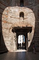 La ville de Split en Croatie. Le palais de Dioclétien. Le vestibule du Palais de Dioclétien à Split (auteir Isa Valor). Cliquer pour agrandir l'image dans Flickr (nouvel onglet).