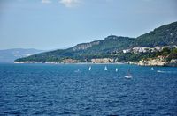 La presqu'île de Marjan à Split en Croatie. La colline de Marjan vue de la mer (auteur Naddl79). Cliquer pour agrandir l'image dans Flickr (nouvel onglet).