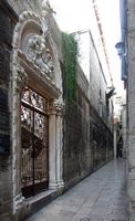 La vieille ville de Split en Croatie. Le portail du Palais Papalic à Split (auteur Anne AJ Jones). Cliquer pour agrandir l'image dans Flickr (nouvel onglet).